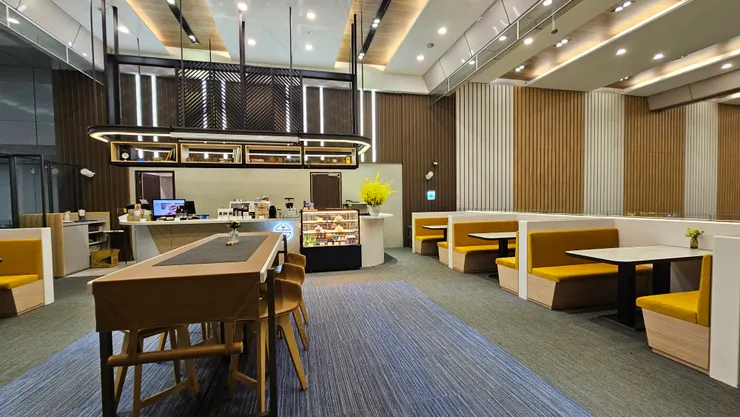 正前方是南港禮賓候車室的點餐結帳櫃台!