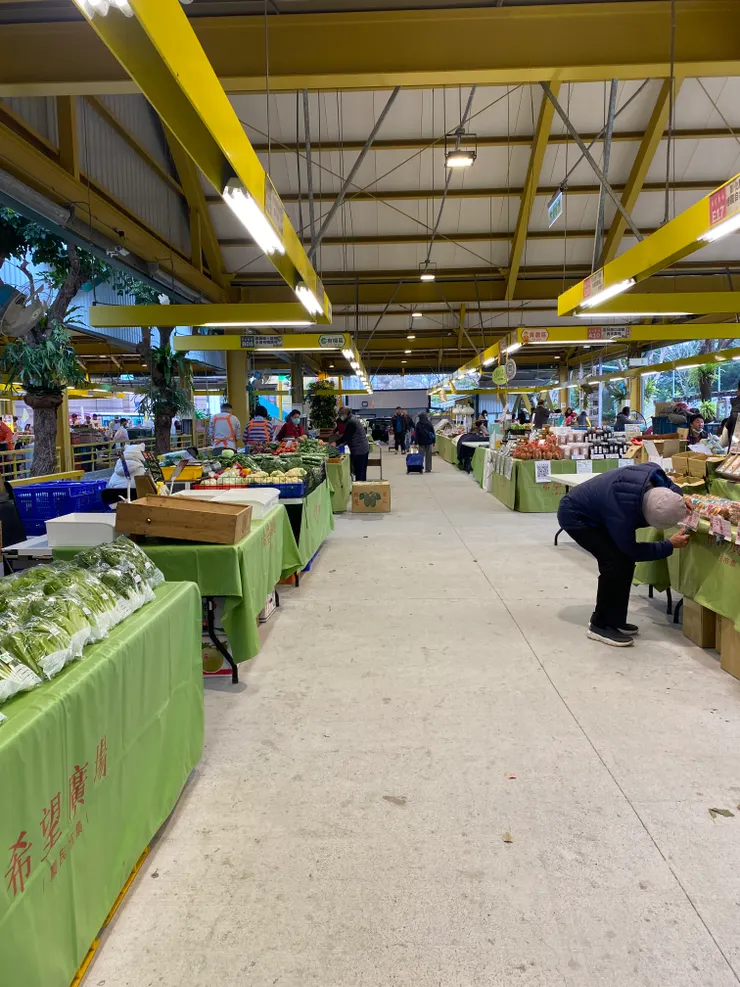 正在努力布攤中