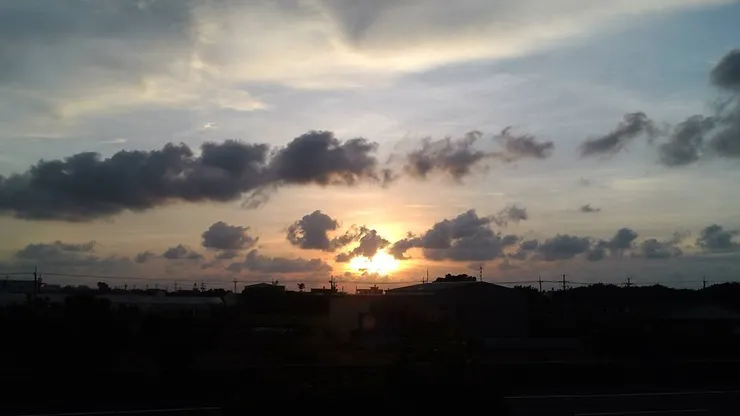 當時寫下這篇文章配的照片，是在客運上用手機拍的