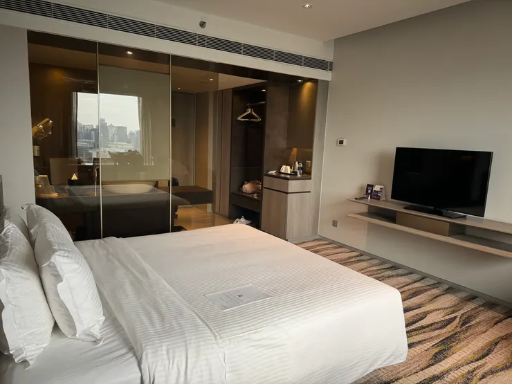 從對角線拍，房間感覺更大了。