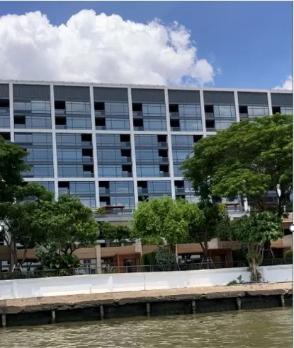 最後坐船離開拍的