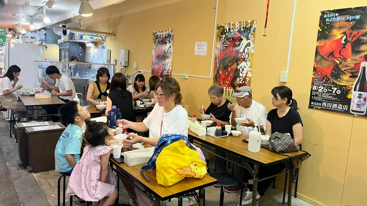 畢竟海鮮丼大家也吃得滿快。