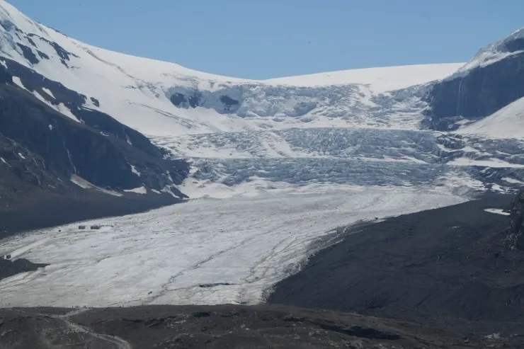 最容易到達的冰原及冰川 ,但退縮的超嚴重- 哥倫比亞冰原