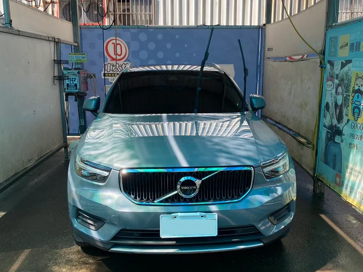 我很想跟他說，輪框不要猛猛的用水沖啊！！