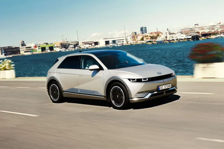 ▲雖然時下在台販售的電動車款已不在少數，亦有部份品牌開出具一定C/P值的入手門檻，但現階段主要仍礙於經濟規模等因素，整體市場目前依舊未有真正「平價」的BEV，也成為其相對不易普及的主因之一。