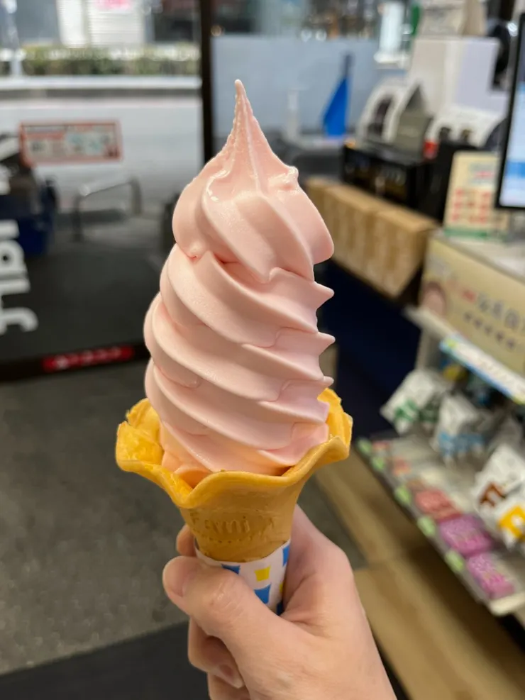 草莓優格，這次吃感覺比較好吃。