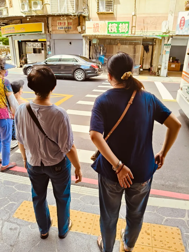 我一直關注姐姐跟媽媽相處過程