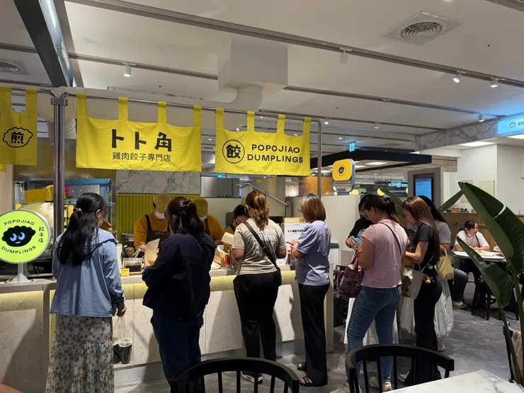 卜卜角首度插旗百貨通路，新光三越台南小北門店吸引滿滿人潮排隊，為品牌開啟嶄新篇章。圖/卜卜角提供