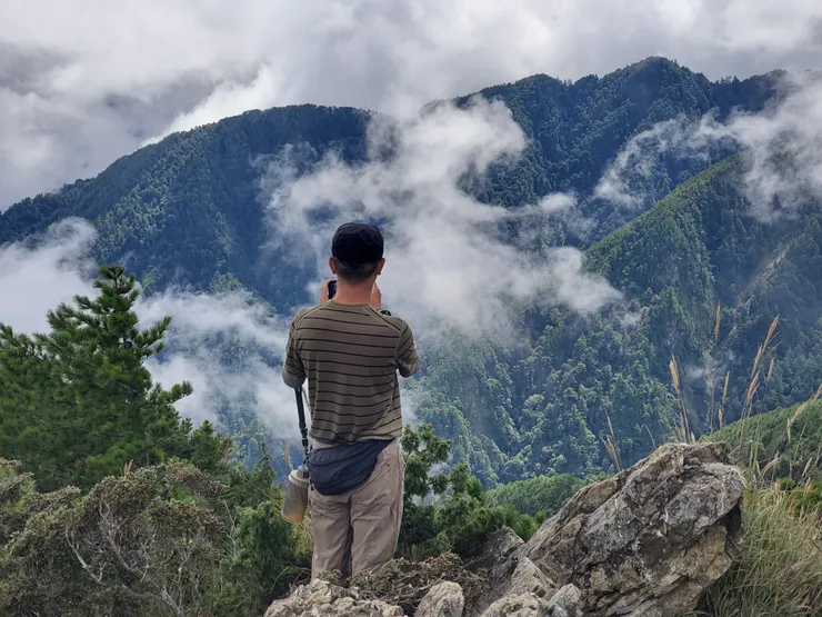 抵逹羊頭山時仙氣飄飄，阿鵝正在補捉美景