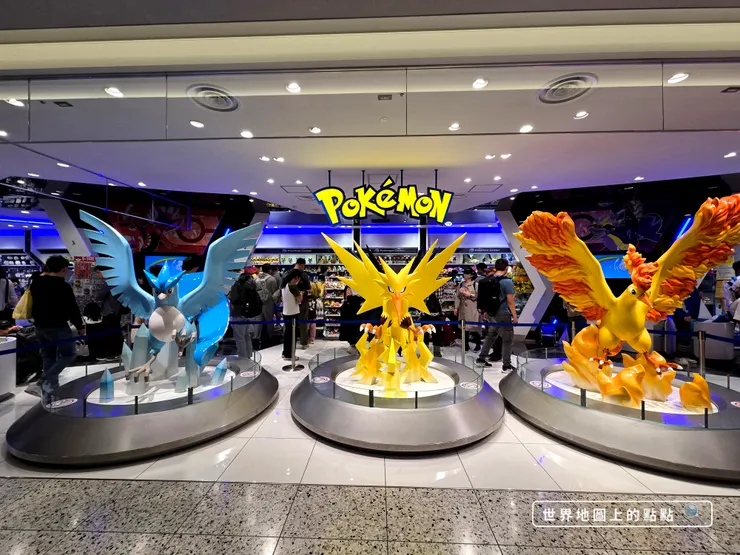 大阪寶可夢中心的代表，是三大傳說寶可夢：火焰鳥、急凍鳥、閃電鳥