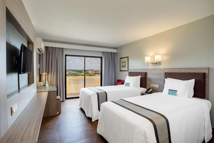 關島廣場Spa度假村 (Guam Plaza Resort & Spa)