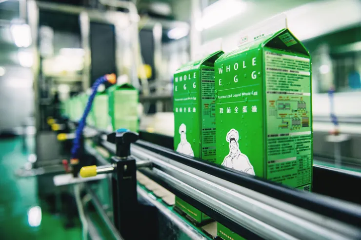 圖說:勤億蛋品科技引進全台最新最大的連續式低溫殺菌設備,結合新鮮屋自動充填液蛋,新鮮衛生還能客製化。(資料來源:勤億蛋品科技)