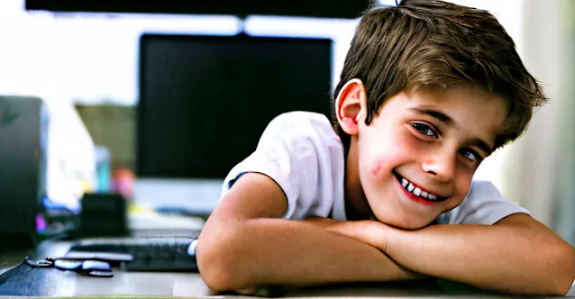 麥克幼年示意圖