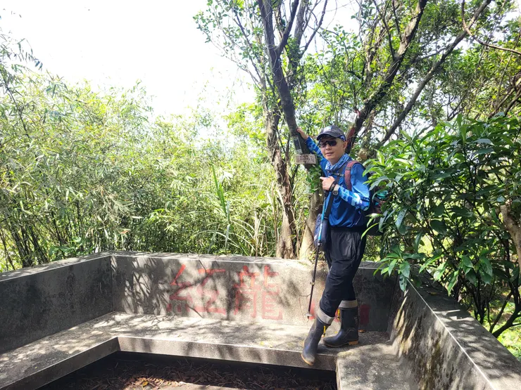 ▲13:40紅龍山，基點在水泥座後方。