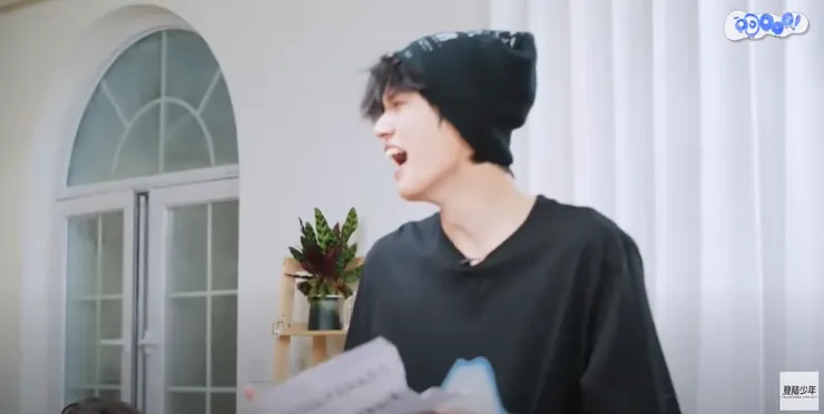 抽到懲罰後,張極連懲罰內容都念不出來,哈哈哈哈哈