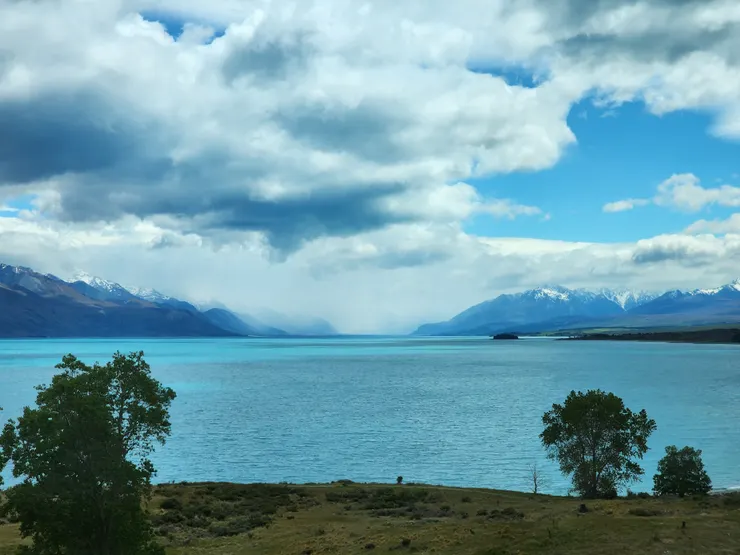 途中會經過Lake Pukaiki，但沒有下車，只能在車上欣賞