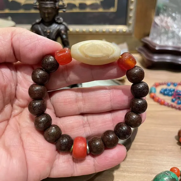二眼瑪瑙老天珠、老阿卡紅珊瑚與菩提根