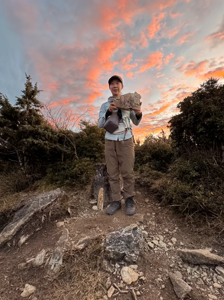 在馬西巴秀山迎接日出。