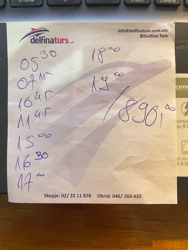 Ohrid 巴士站小姐手寫給我的時刻表