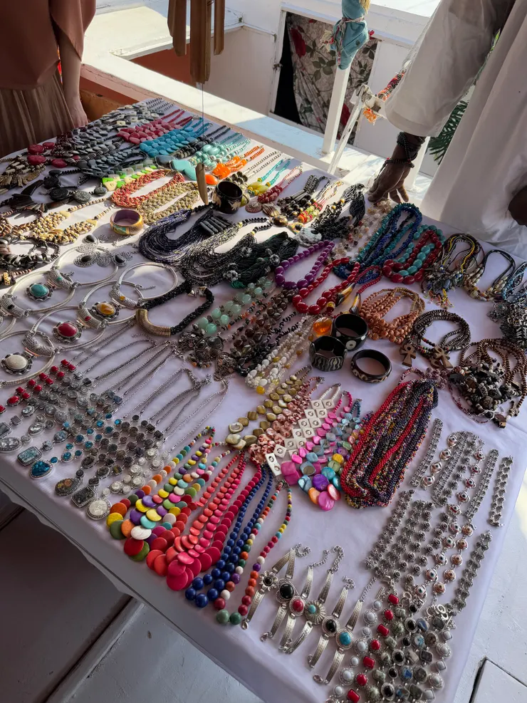 奴比亞船員製作的手工商品