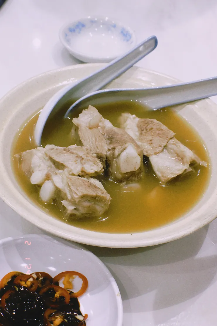 招牌肉骨茶(圖片來源:本文作者)