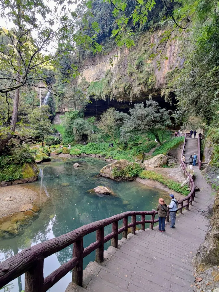松瀧岩瀑布四周的幽靜祕境