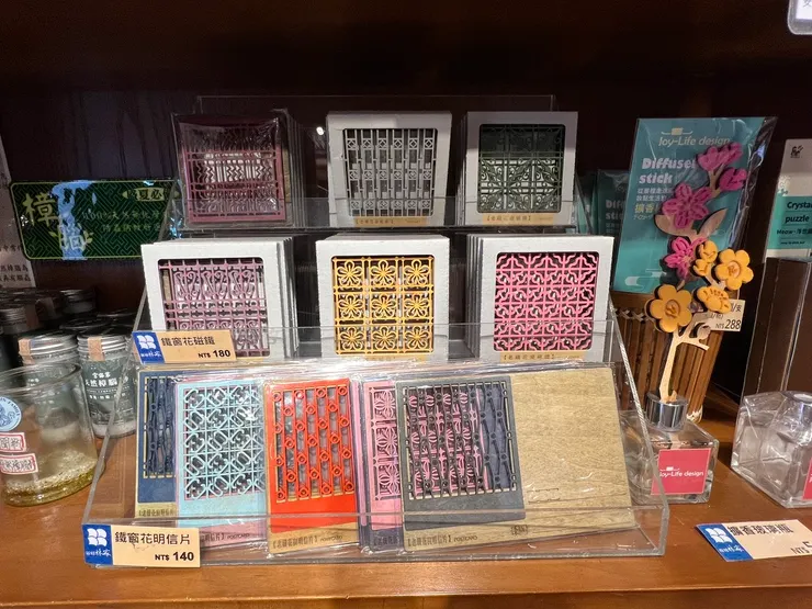 逛完園區後,也不妨在紀念品區挑選喜歡的紀念品回家留念喔!也可以當作支持在地文化繼續保存、發揚的動力❤️