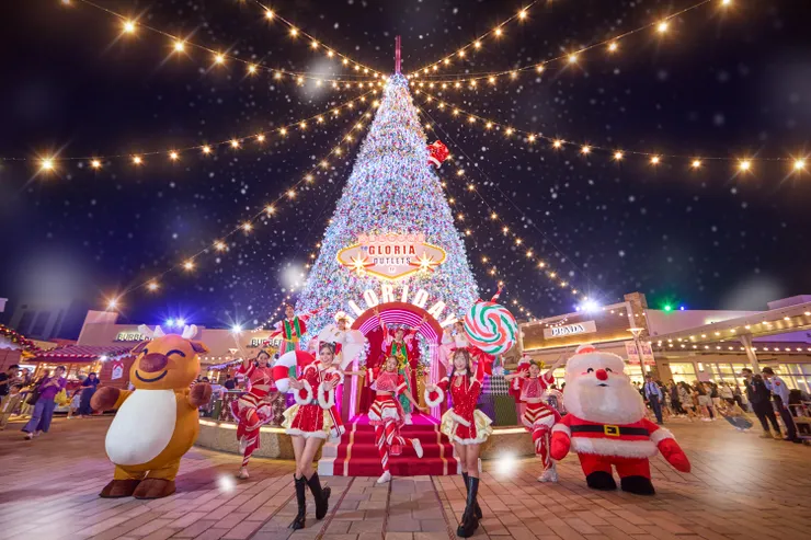 華泰名品城「Lights, Camera, GLORIDAY Cheers!」聖誕大檔1121正式開跑!全台最巨的穿越聖誕樹,搭配飄雪場景簡直美得像夢一樣,絕對是年末必訪景點