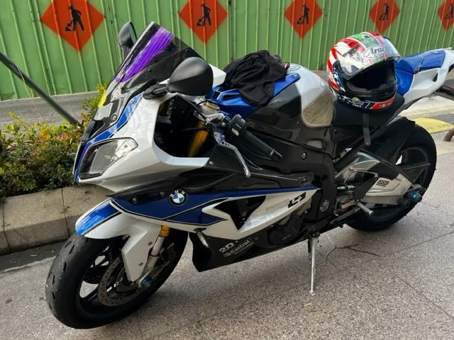 BMW HP4