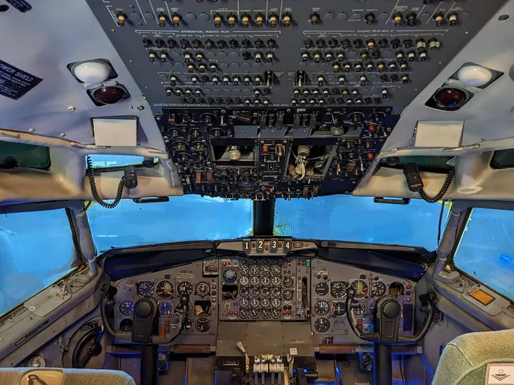 解鎖總統專機駕駛艙！實際探訪中美號內裝！右側國旗為什麼要反過來？／圖源：陳穩