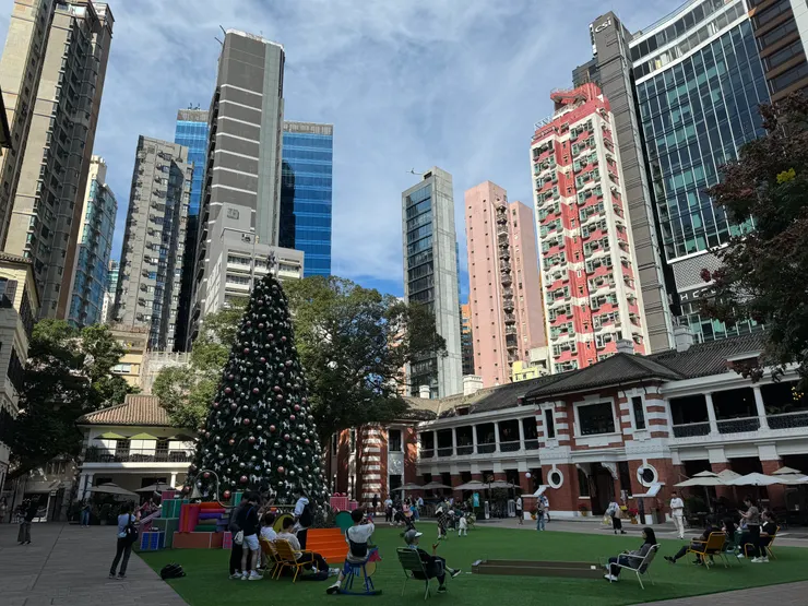 繁華的港島高樓依舊，人事全非