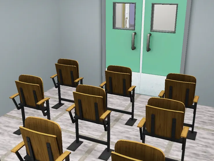 遲來的人都被被逼坐後面。