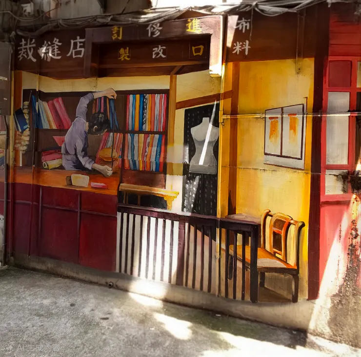 手工時代的溫度 —— 職人的手藝，這部分可以對比現代的「快時尚」。裁縫店：在 Uniqlo 出現前，衣服是「量身訂製」的 。懷念那些成捲的布料專櫃，可以告訴觀眾：以前的人一件衣服要穿很多年，還要經歷「大傳小 、舊改新」的過程。