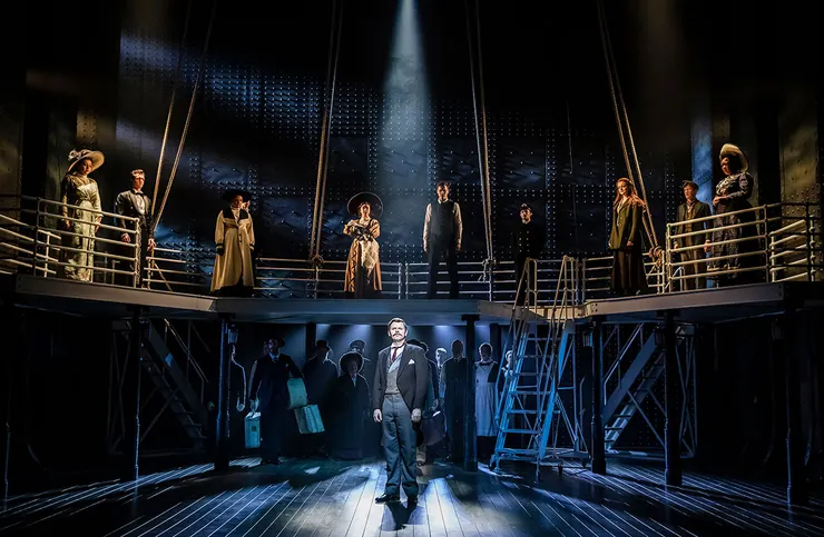 官網劇照https://titanicthemusical.co.uk/photos/production/large/076.jpg