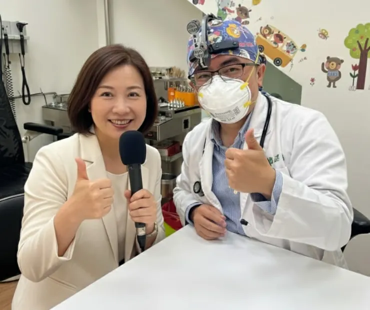 圖說:陳伯紹醫師(右)曾接受採訪,分享「DAC分類」的研究心得。(圖/仁馨耳鼻喉科診所)