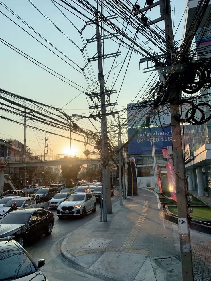 下班尖峰時間，肯定塞車，我們居然有警察開道❤️❤️❤️