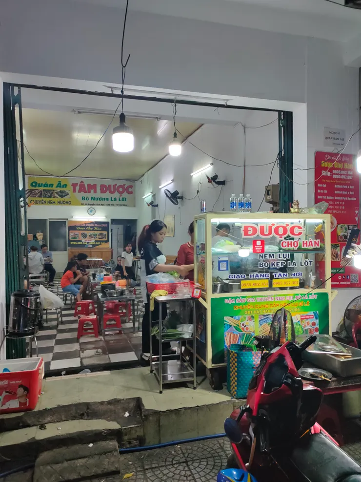 路邊經過，看起來非常不起眼