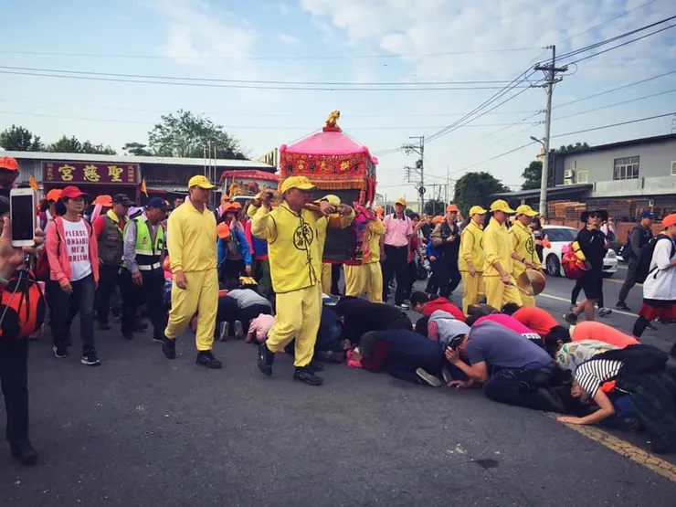 ▲倰（鑽）轎腳