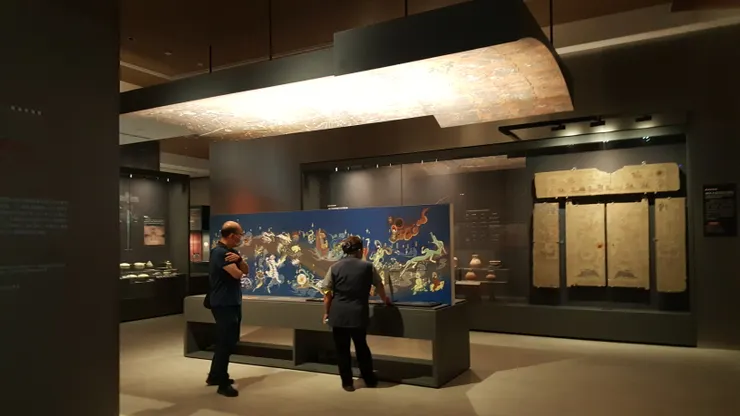 圖10 漢代仿二十八星宿壁畫,發現自2015年楊橋畔渠樹壕東漢壁畫墓,陝西漢壁畫主要集中在關中和陝北地區/攝影©XIAN-YI 2023