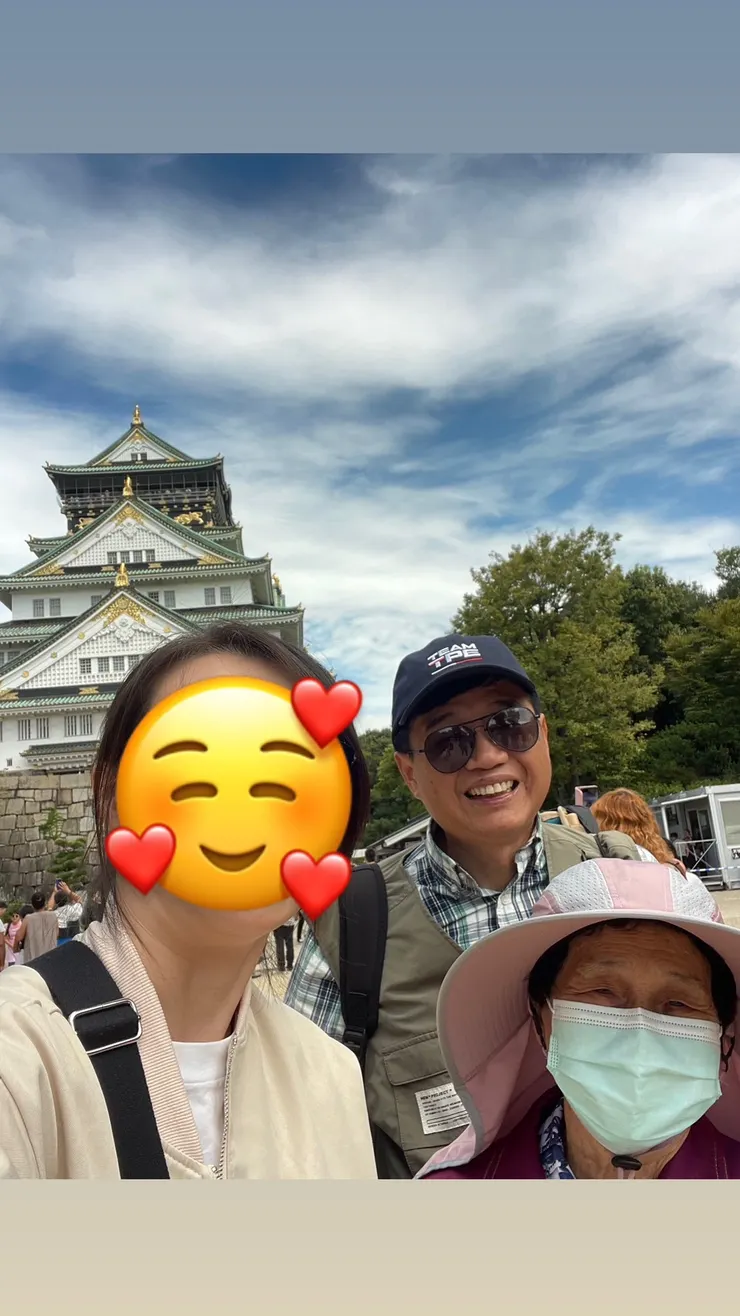 蔚藍天空+壯麗天守閣+三代同堂=幸福