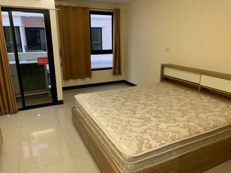 我在匯狂租的套房，離捷運站走路8分鐘，一個月8000銖