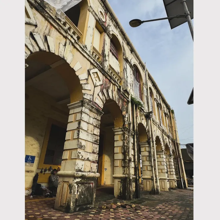 曾被葡萄牙殖民,因此果阿邦隨處可見葡式建築