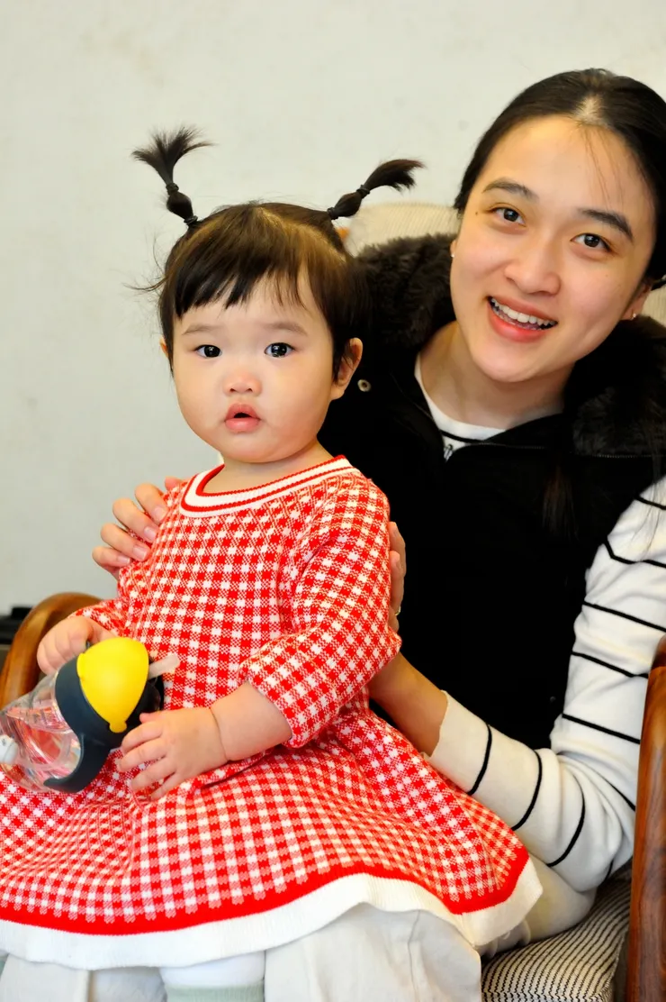 【長長的假期萬萬回來過第二個年！大年初一，萬萬穿新衣。】