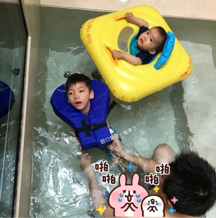 坐式的游泳圈一般常兒適用。