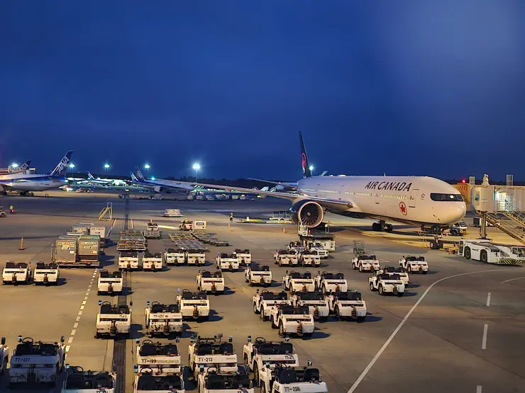 停機坪上的加航等著我們