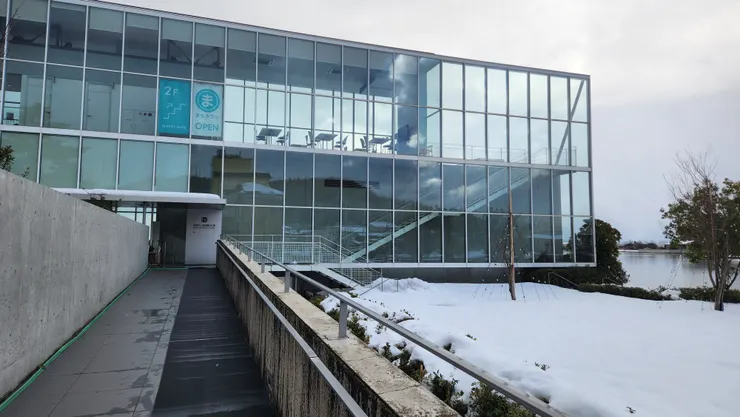 十分有現代感的外觀，可惜今天二樓景觀餐廳沒開