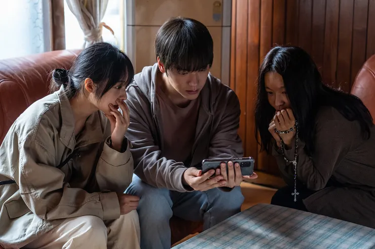 《鬼車站》_申素律(右)坦言因為太害怕，只敢在咖啡廳讀劇本