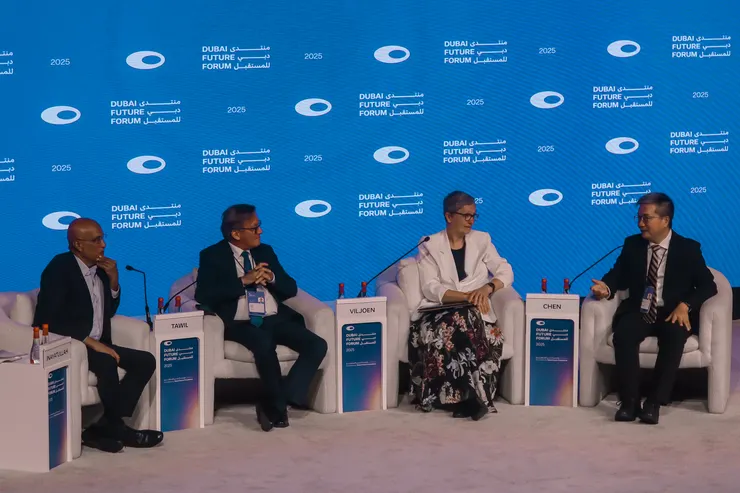 從左至右為淡江大學教育與未來設計學系Sohail Inayatullah教授、聯合國教科文組織學習與創新未來部主任Sobhi Tawil、南非斯泰倫博斯商學院（Stellenbosch Business School）未來研究所（IFR）主任Doris Viljoen博士、淡江大學教育學院院長陳國華教授。攝：周子愉