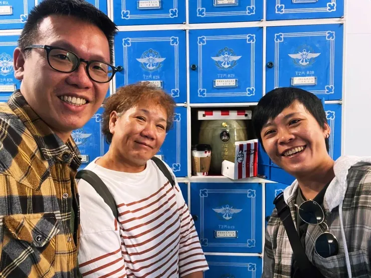 12月8日,我們去高雄深水公墓探望我爸的塔位。