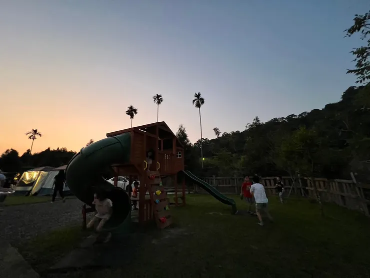 從早完到晚的孩子們